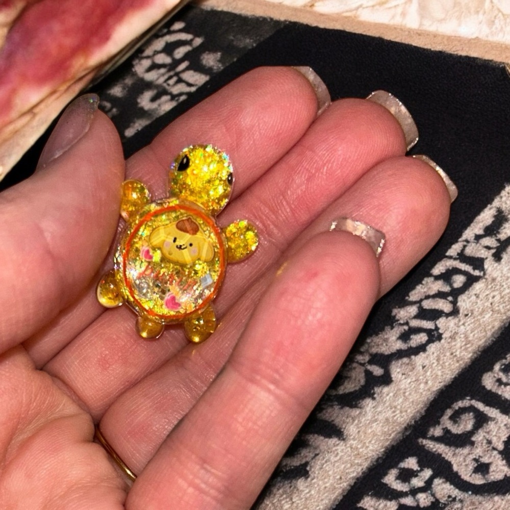 Sanrio Pompompurin Shimmery Yellow Lucky Turtle with 3D Floating Frame Display - Picture 3 of 13
